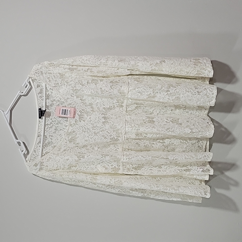 NWT Torrid lace bell sleeve blouse size 1